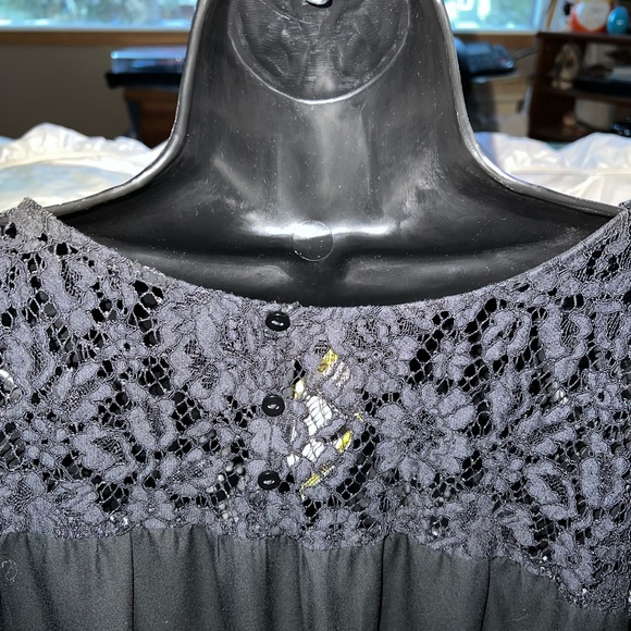 Anne Klein Sloane & Sadie Lace Blouse - Picture 4 of 9